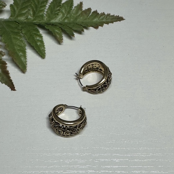 Wide Tapered Earrings - Picture 4 of 7